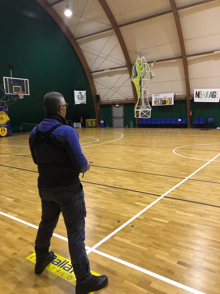 Volo indoor - Modello in volo